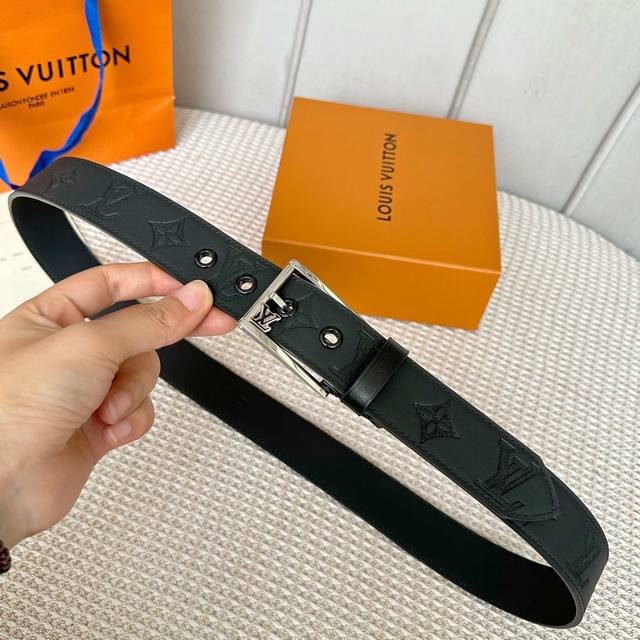 L0Uis Vuitt0N This season's new arrival, a men's belt from Donkey. 35mm wide, cu