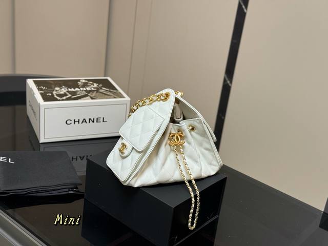 配折叠盒飞机盒 Chanel 25Bag 迷你真绝绝子 今年香奈儿25S系列简直美爆... 这只Hobo是个小号尺寸个人觉得比较日常 鱼子酱的质感颗粒没这么重反 配折叠盒飞机盒 Chanel 25Bag 迷你真绝绝子 今年香奈儿25S系列简直美爆... 这只Hobo是个小号尺寸个人觉得比较日常 鱼子酱的质感颗粒没这么重反