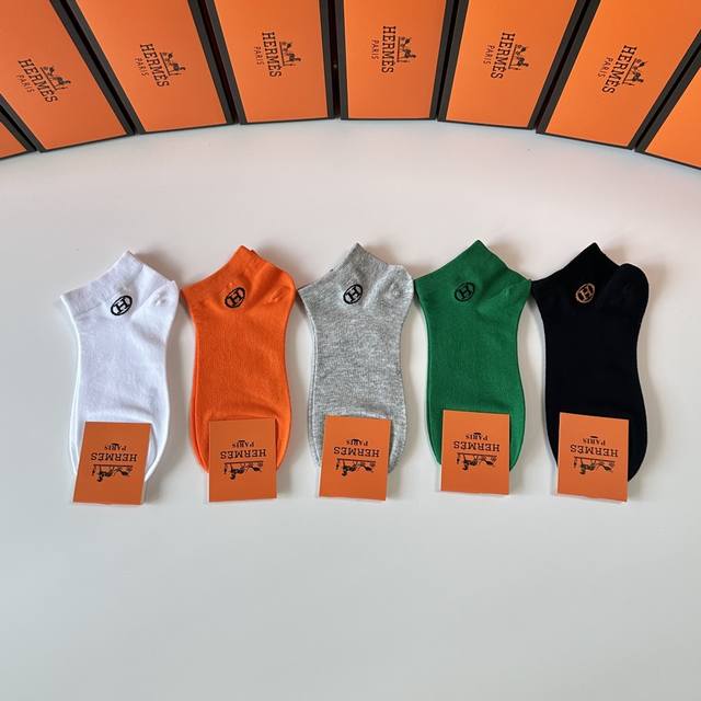 Special counter packaging Hermes new mid-short stacked socks! Five pairs per box Special counter packaging Hermes new mid-short stacked socks! Five pairs per box