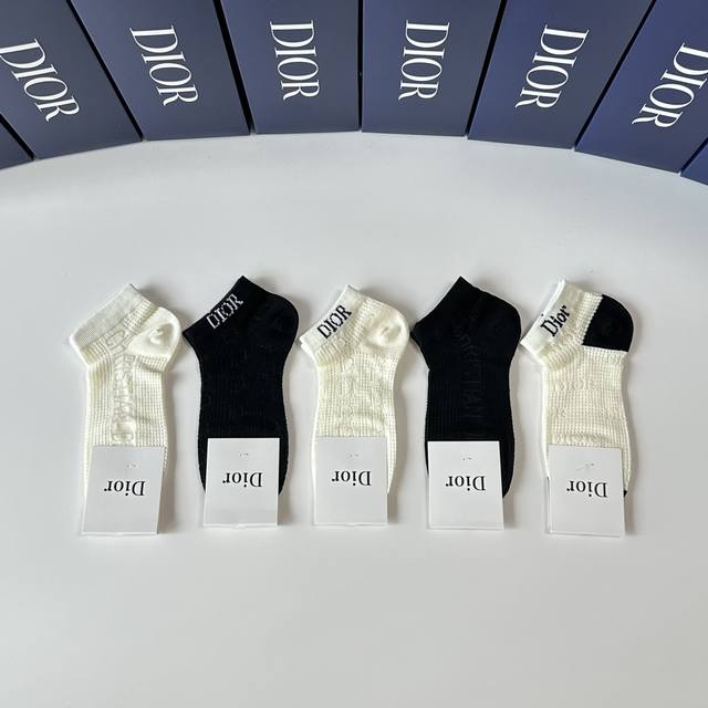 Special counter packaging Dior's new mid-length tube socks, stacked socks! Five Special counter packaging Dior's new mid-length tube socks, stacked socks! Five
