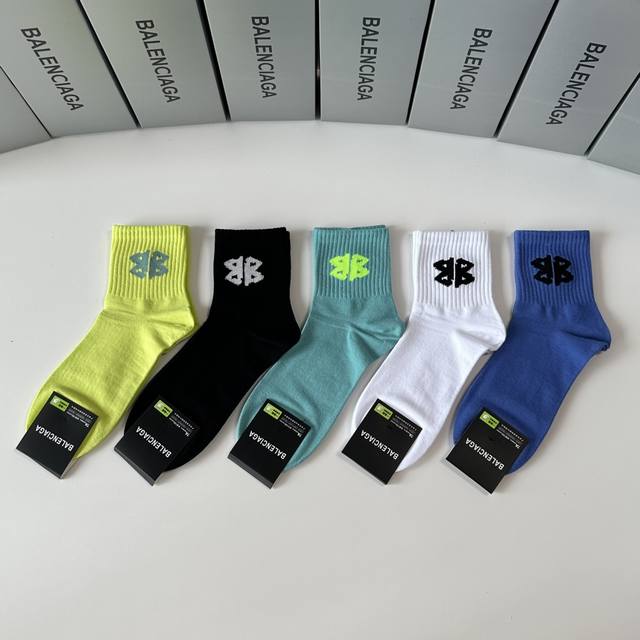 Special counter packaging Balenciaga Paris family new mid-tube socks stacked soc Special counter packaging Balenciaga Paris family new mid-tube socks stacked soc