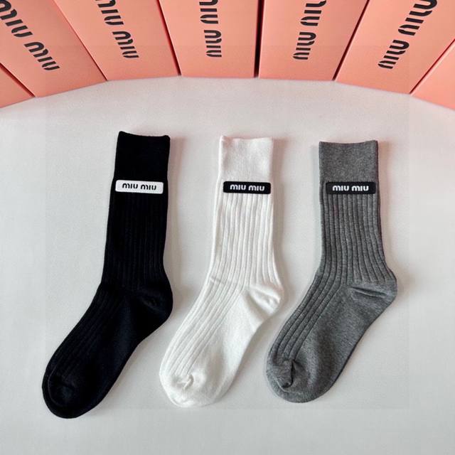 Special packaging Miumiu Miu Miu new classic mid-length jewelry socks stacked so