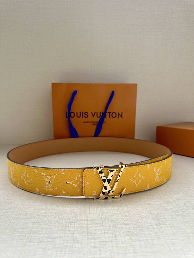 This 4.0-inch wide Lv Initiales reversible belt is available in vibrant new colo This 4.0-inch wide Lv Initiales reversible belt is available in vibrant new colo