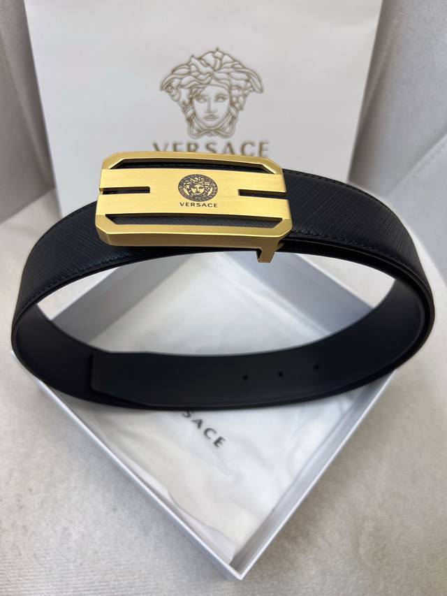 Versace. Original top-grain cowhide crossgrain upper with top-grain cowhide flat Versace. Original top-grain cowhide crossgrain upper with top-grain cowhide flat