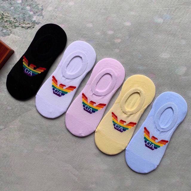 Special Emporio Armani women's invisible socks, five pairs per box. Made of pure