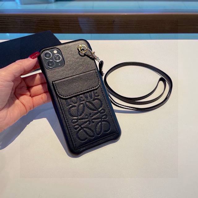 Loewe's new card holder and mobile phone case with card insert and crossbody lan