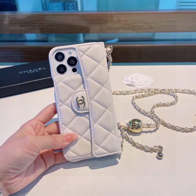 Chanel's popular mobile phone case in the fashion circle The same chain as the c