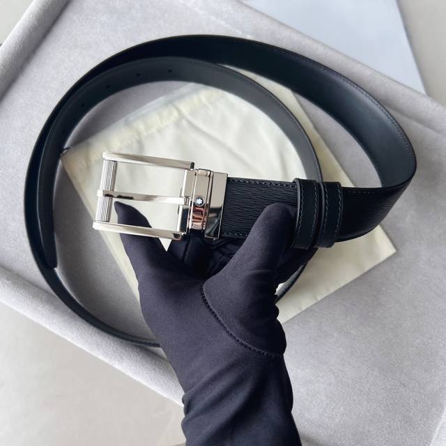 Montblanc Square Buckle Black Blue Belt 35mm This reversible belt is a versatile Montblanc Square Buckle Black Blue Belt 35mm This reversible belt is a versatile