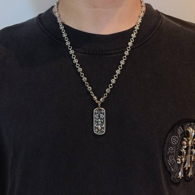 新款 专柜品质 Chrome Hearts克罗心经典花球项链 方牌吊坠 凹凸造型不同的花纹设计风格 呈现出与众不同 十字架 童军花是克罗心的志 所以更经久不衰