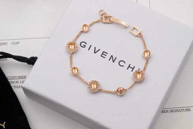 Givenchy 纪梵希 圆钻满天星施华洛水晶手链 纪梵希水晶手链，和施华洛世奇的合作款，立体双面镶嵌Swarovski水晶，很少有的简单设计 圆形水晶镶钻，简