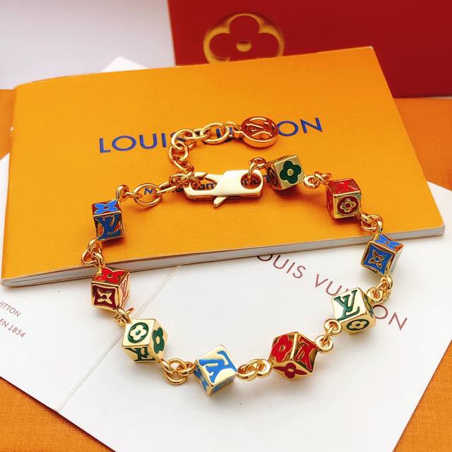 编号Lsl0230 Lv*最新款方形方块滴油彩色手链 一致Zp黄铜材质
