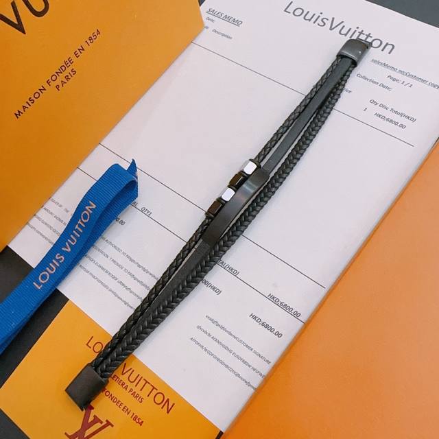 路易威登Lv牛皮手链原单货专柜新款开模复古潮流时尚必备 男女均可佩戴 情侣款同款 摇滚朋克泰银风格 复古元素 潮流百搭 官网同款项链最新款链条档次更高明星经典款