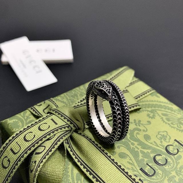 Gucci Garden Collection Vintage Snake Ring Sterling silver with distressed scale