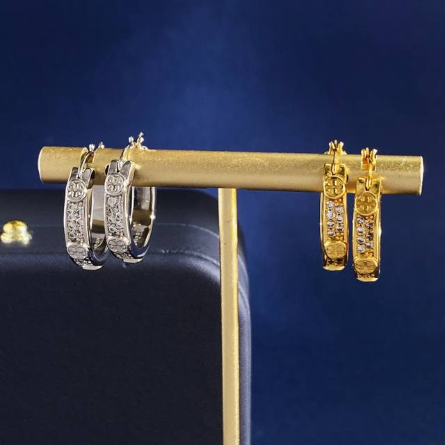 Tl92 Tory Burch托里伯奇高级感时尚百搭镶钻圆圈圆形耳环黄铜材料 金银2色 重约5.6G 尺寸约1.95Cm*1.83Cm*0.35Cm