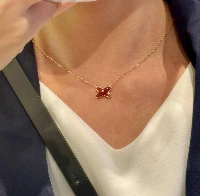 V Gold-plated Chaumet cross red agate necklace, Liens is a lifelong bond. It int