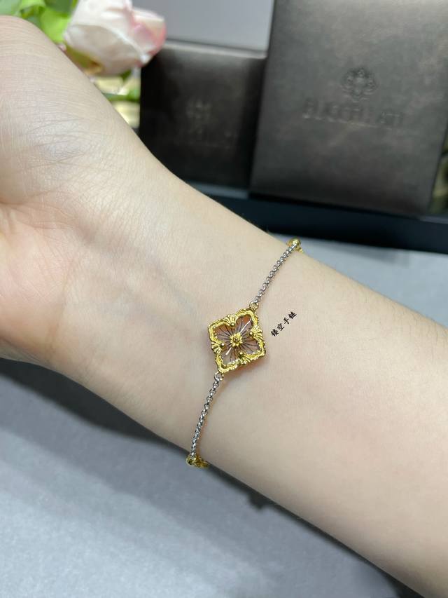 V Gold Buccellati hollow version small Opera House series bracelet, retro palace