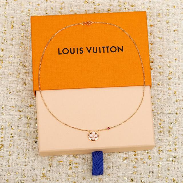 We offer a special Qixi Festival agate necklace, customizable with real gold and