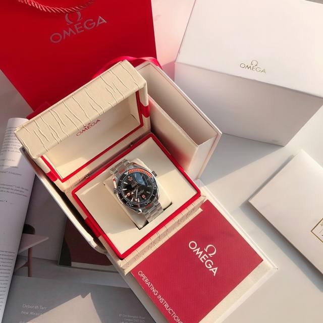 A powerful and stylish wristwatch from Gd, featuring the newly upgraded Omega S