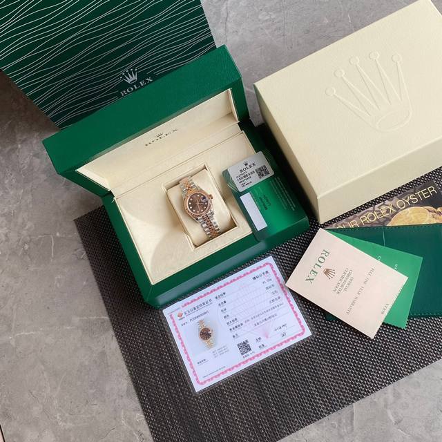 劳力士Rolex女款蚝式日志型腕表！咖啡内钻字面表壳直28毫米。银白色表盘镶嵌10颗天然真钻时标，配国检Gtc检测证书一表一遍码可扫可查，手表机身码 保卡 官网