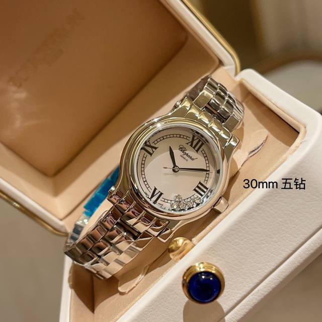 蓝钻 快乐钻Happy Diamonds 三个表盘直径：30Mm、33Mm、36Mm 33Mm、36Mm有5钻、7钻 作为萧邦最门热最畅销的系列一以直细腻的手法