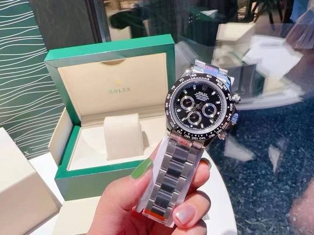 劳力士～迪通拿116500黑熊猫 陶瓷圈系列 台湾Zg厂 采用订制的三眼放大版全自动机械机芯使三个功能盘的距离和一致 原版开模 同等 仅此一家40Mmx12Mm