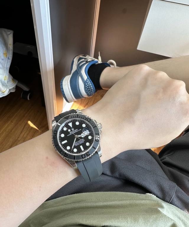 Rolex "Platinum Yacht" 226659 is a must-have for its understated luxury! My favo