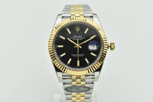 White case, no blemishes on the gold Clean Factory C Factory's powerful arrival