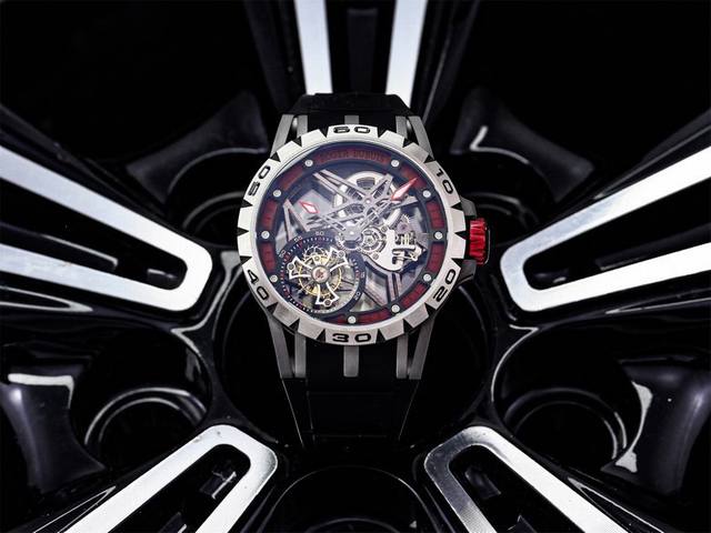 New Factory - New Factory's return to the throne, the only watch with a titaniu