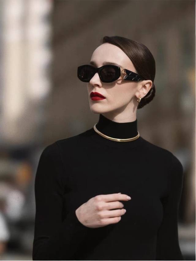 Bvlgari宝格丽 2025年新款欧美摩登时尚猫眼太阳镜个性弯弓花纹朋克风 防紫外线墨镜