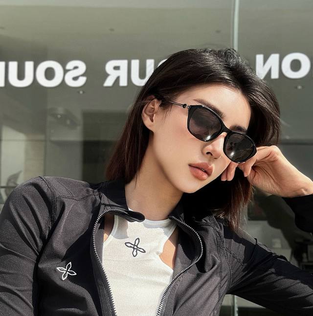 Gucci-偏光太阳镜 2025开春新款 潮流爆款 时尚小框偏光太阳镜 高品质 佩戴舒适 网红潮款墨镜 女士高清偏光太阳镜 高品质Tr镜框 型号：G4906