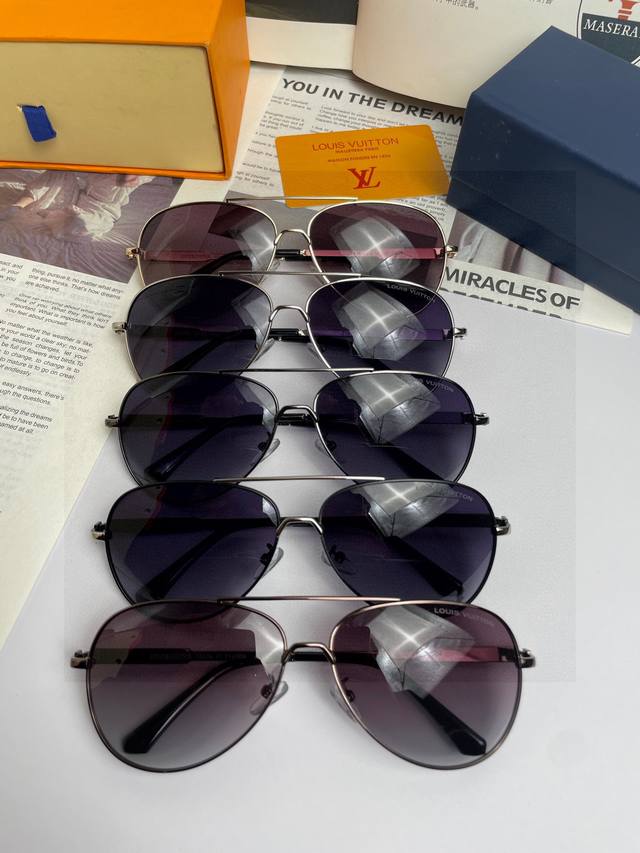 新款品牌：路易威登Lv ：高品质男士偏光太阳镜 不锈钢合金镜框，质感超赞，男士开车必备品。编号：9821