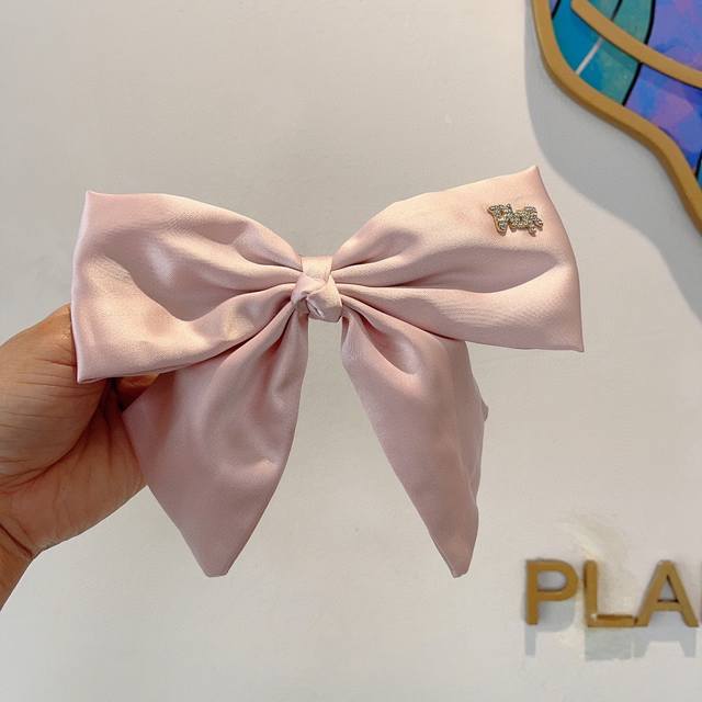 with packaging Dior Dior celebrity-style bow hairpin satin material slingshot c with packaging Dior Dior celebrity-style bow hairpin satin material slingshot c