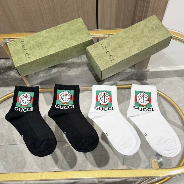 配送包装 一盒四双 古奇Gucci专柜新款男女款中筒袜子专柜同步上新，超柔软舒适，专柜爆款Gg系列超火爆小单品，大牌出街，潮人必备超好搭