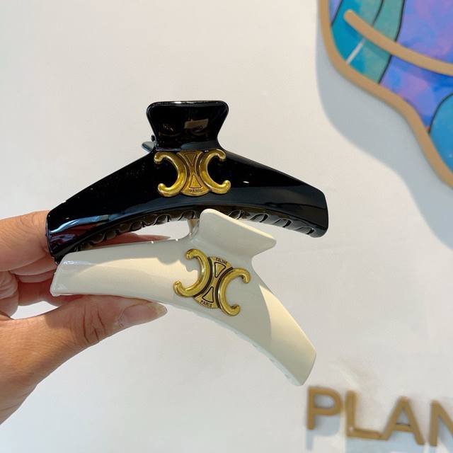 配包装 Celine 赛琳 凯旋门新款复古抓夹 鸭嘴夹发夹，经典字母Logo弹簧夹， 超精致，转图必爆哈！专柜出货