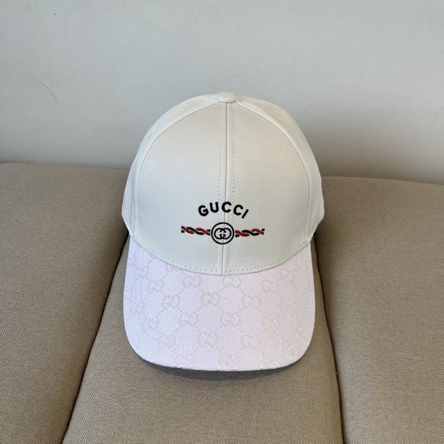 古奇棒球帽Gucci官网新品，棒球帽，原单品质火爆来袭 工艺非常精美 高档大气上档次！低调奢华，方便携带！跑量！