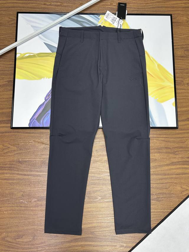 高版本！早秋新款男士休闲裤西服裤Descente迪桑特Dualis都市通勤男士梭织运动长裤 春季新品！Dualis经典版型裁剪梭织运动长裤。采用梭织透气面料制作