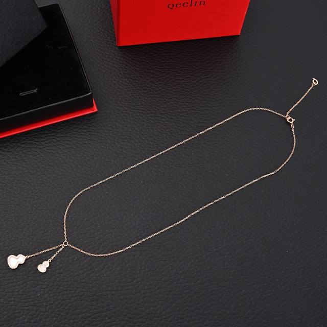 Qeelin Kirin Tassel Natural Mother-of-Pearl Gourd NecklaceThe word "gourd" sound