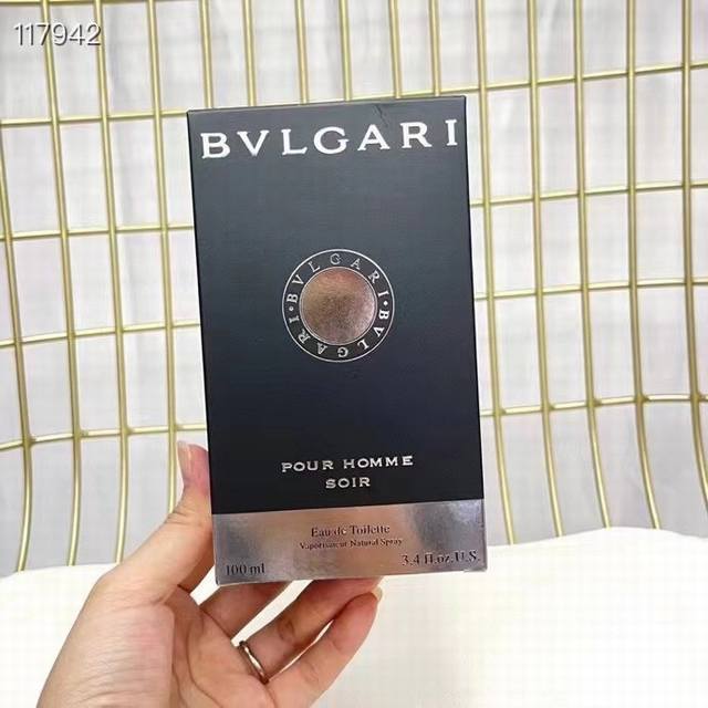 宝格丽大吉岭茶香水 Ml专柜品质现货三款：夜幽 极致 原版！彭于晏同款香水宝格丽大吉岭男士香水，传闻中的男友香，像刚刚洗完澡，窝在被窝里一样温暖，没有甜腻感，而
