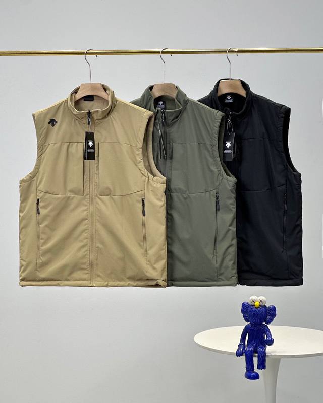 上新 双面马甲 Descente迪桑特冬季新款男子防水防风保暖加绒双面背心马甲， 年度重磅推荐！双面马甲 国外订单， 迪桑特情侣款双面马A9995甲，官网专柜同