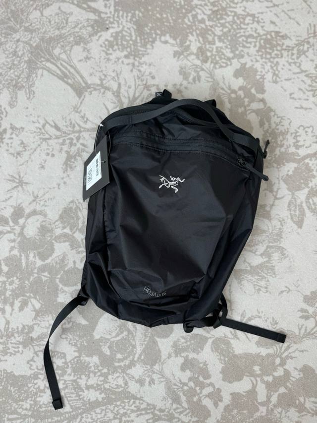 灰常受欢迎的一款双肩包 纯原 始祖鸟Arcteryx Heliad15L 双肩背包防水运动户外攀登男女同款背包 都市户外露营双肩包 纯原出货 真Ykk双重验证拉 灰常受欢迎的一款双肩包 纯原 始祖鸟Arcteryx Heliad15L 双肩背包防水运动户外攀登男女同款背包 都市户外露营双肩包 纯原出货 真Ykk双重验证拉