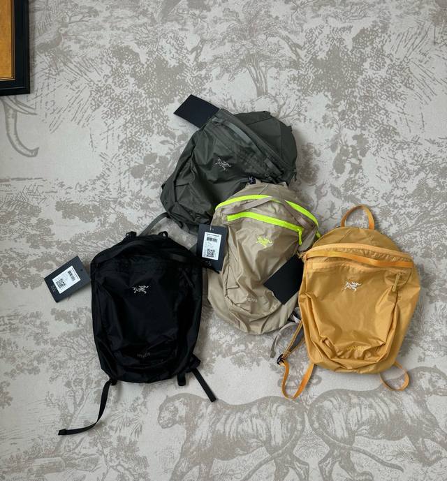 灰常受欢迎的一款双肩包 纯原 始祖鸟Arcteryx Heliad15L 双肩背包防水运动户外攀登男女同款背包 都市户外露营双肩包 纯原出货 真Ykk双重验证拉 灰常受欢迎的一款双肩包 纯原 始祖鸟Arcteryx Heliad15L 双肩背包防水运动户外攀登男女同款背包 都市户外露营双肩包 纯原出货 真Ykk双重验证拉