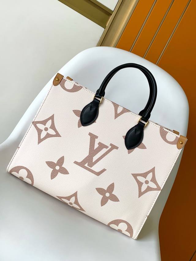 M46912顶级原单 动态芯片 本款 Onthego 中号 Tote 包将 Monogram 图案先印染后压印于柔软粒面牛皮，白花黑皮黄皮拼色大花丝印妈咪袋Oo