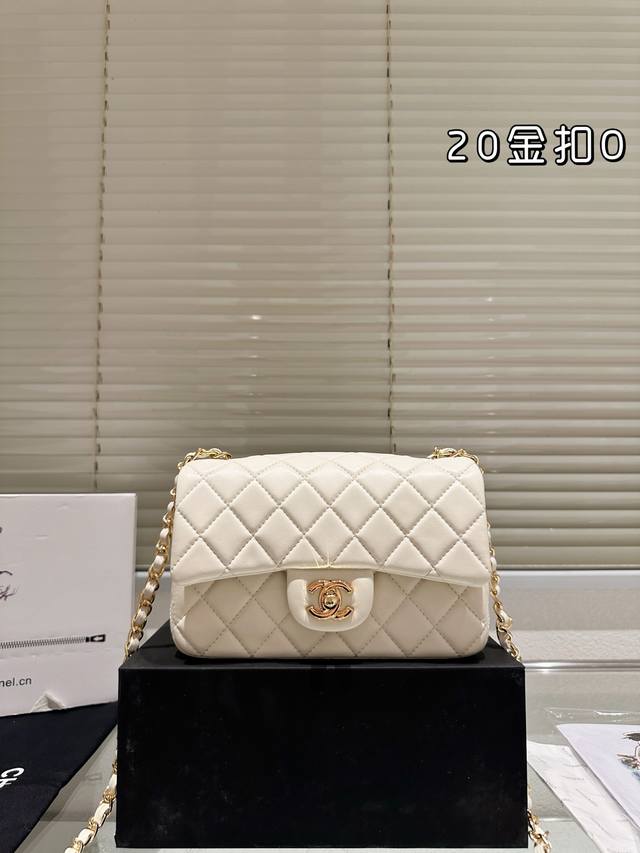 方胖子 “New Arrival” 最美方胖子人间香奈儿 白富美小姐姐必备款 ■单独夸最让人挪不开眼 就是小方胖子太高级~ 今年的新款小香包链条可以调节 这一点