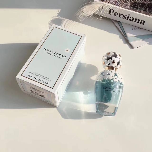 高端品质 Daisy 马克莫杰雏菊之梦女士淡香水， Ml 香调 ：花果香调 前调 ：黑莓 葡萄柚 梨 中调 ：紫藤 茉莉 荔枝 后调 ：木质香 麝香 椰香