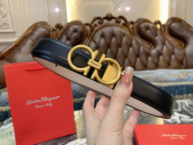 Original, authentic Salvatore Ferragamo women's calfskin belt, double-sided, to Original, authentic Salvatore Ferragamo women's calfskin belt, double-sided, to