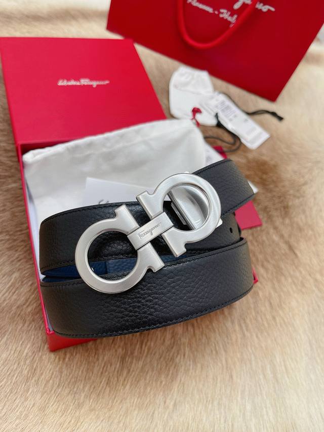 This Ferragamo belt features a modern take on the classic Gancini buckle. Doubl This Ferragamo belt features a modern take on the classic Gancini buckle. Doubl