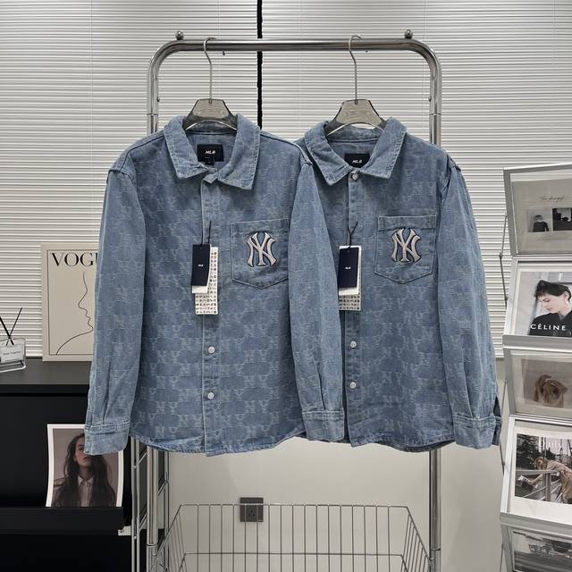 ny95款 2025年新款Mlb Ny提花满印牛仔外套情侣款男女休闲百搭牛仔衬衫 颜色:蓝色 码数:S M L Xl Xxl