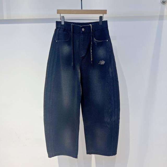 Paris 2025 Early Fall new trousers catwalk style. This year's latest custom den