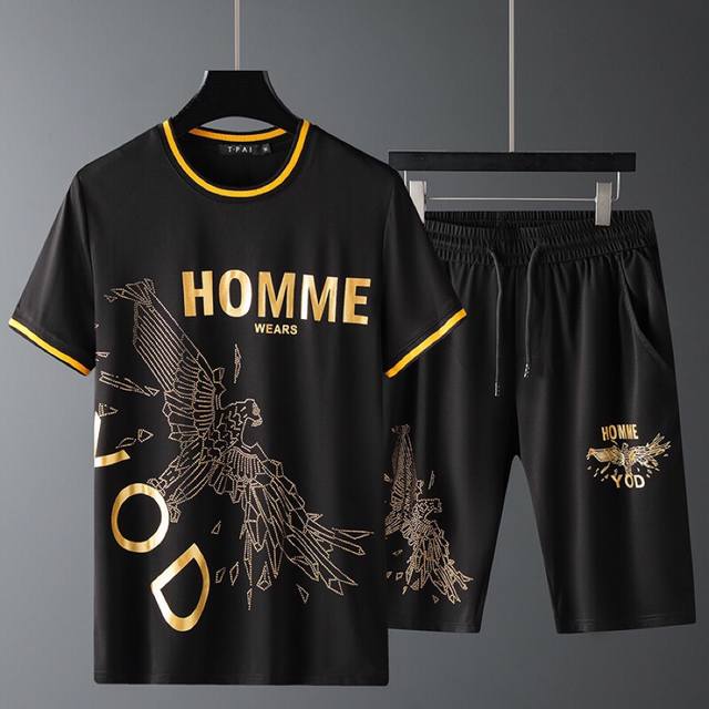 直 Boy 官网同款.世界知名奢侈品牌.夏季男士 双丝光 高品质货套装 采用进口原单面料 ，当季时尚潮流款，百搭爆款。简洁大方，精密的车工，让您走在时尚的顶峰。