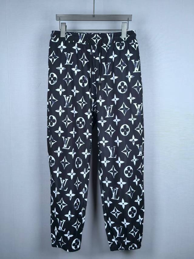 Lv路易威登 老花满印慢跑运动长裤 全包内网更透气更舒服真空感十足 尺码:S M L Xl 款号：B034